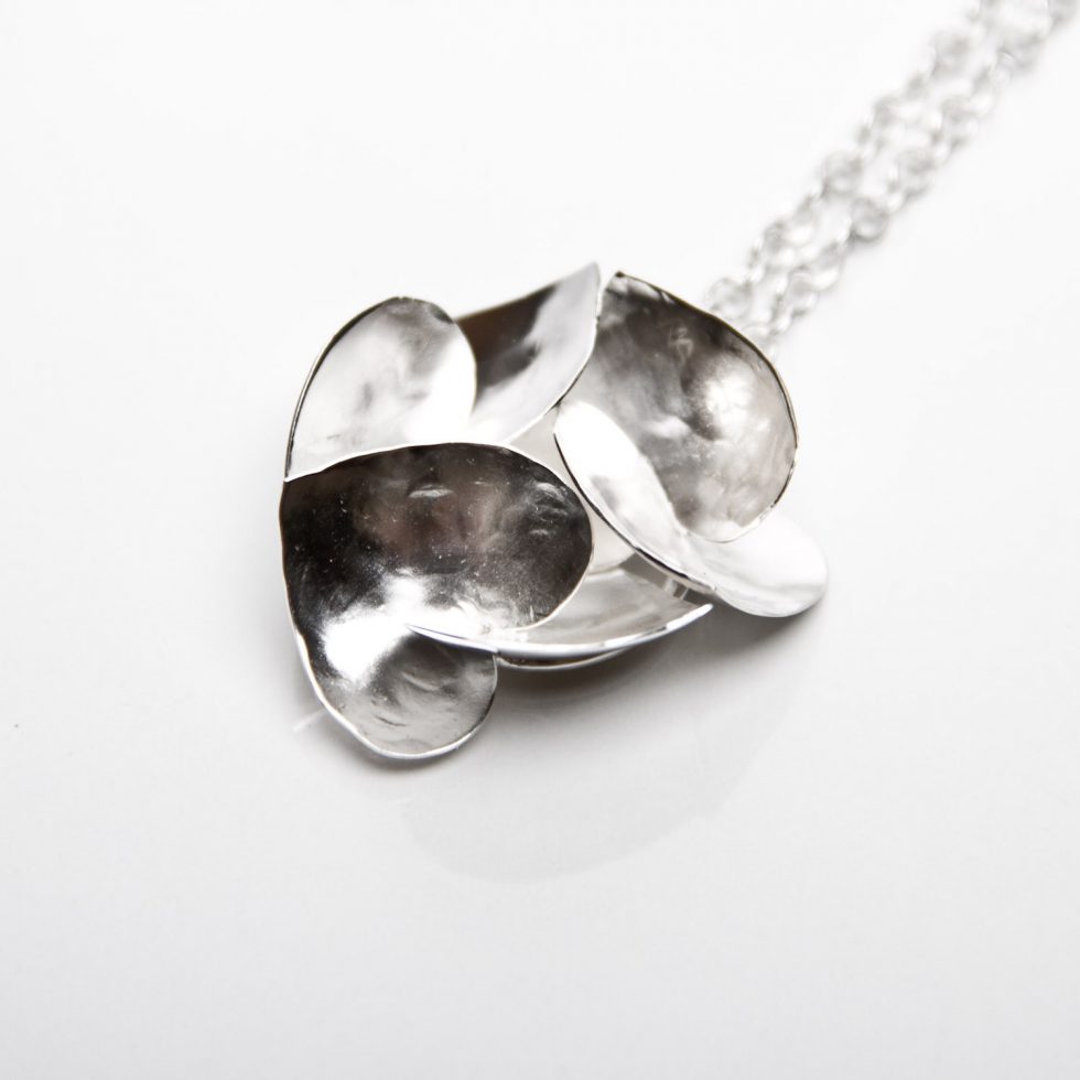 Soul in Link Peony Necklace