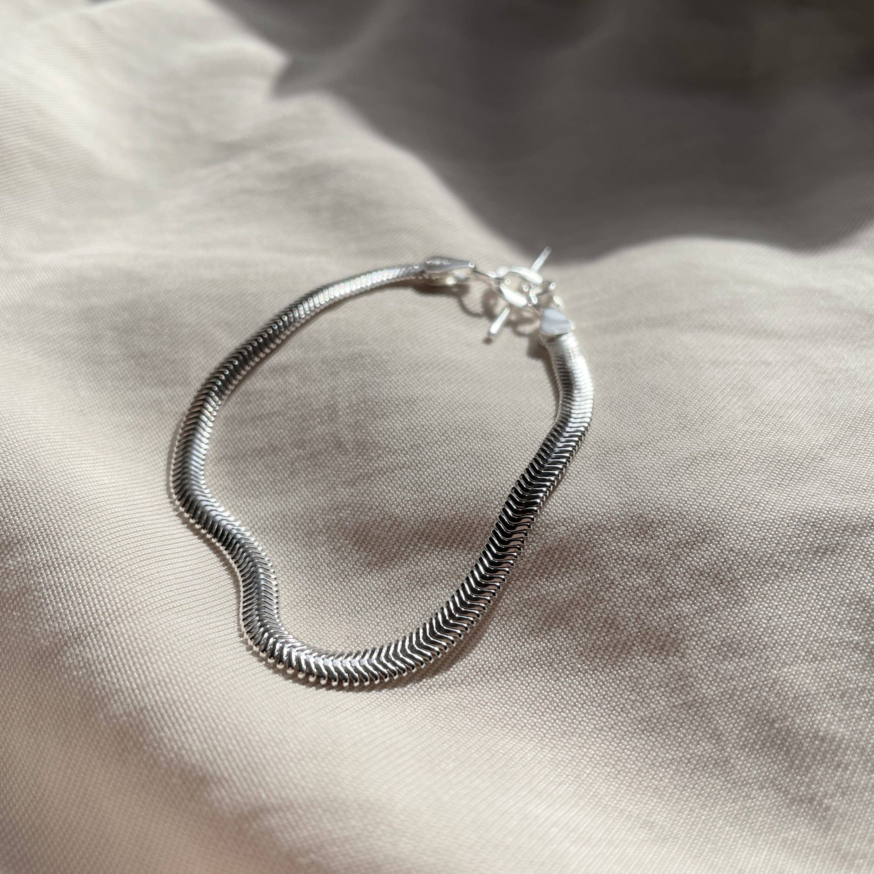 Anti Tarnish Stainless Steel Kiyu Ziyu Jewellery Snake Bracelet at Rs  270/piece | SS Bracelet in New Delhi | ID: 2851904029097